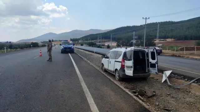 Gaziantep'te ticari araç takla attı, 1 ölü, 3 yaralı