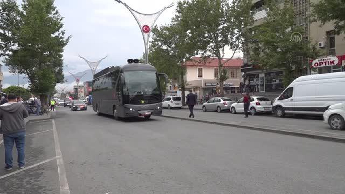 İYİ Parti Genel Başkanı Meral Akşener Erzincan'da esnafı ziyaret etti Açıklaması - Vimarsana News