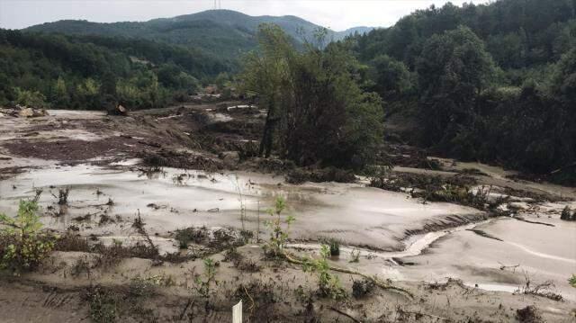 Karadeniz sele teslim! Sağanak yağış Bartın, Sinop, Samsun, Kastamonu ve Karabük'te hayatı felç etti