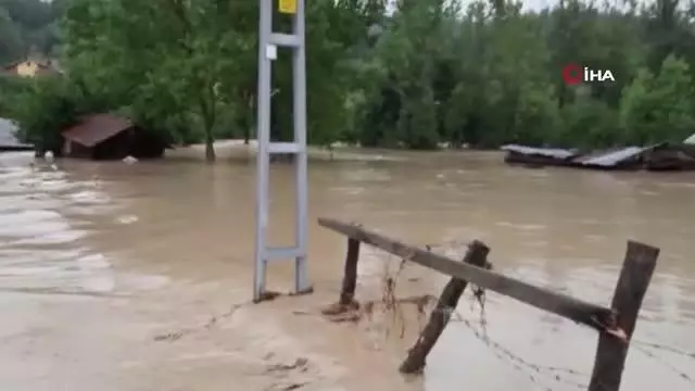 Kastamonu'da şiddetli yağış sonrası bir köy su altında kaldı