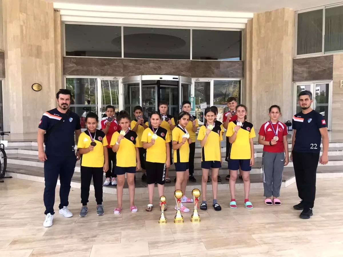 Kaynaşlı Belediyespor kupalara ambargo koydu