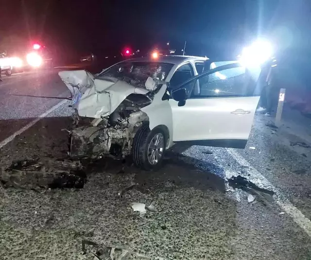 Son dakika: Manisa'da otomobiller kafa kafaya çarpıştı: 1 ölü, 3 yaralı
