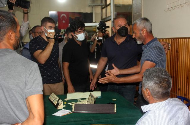 Meral Akşener'in kahvehane ziyaretinde gergin anlar: Yalan konuşuyorsunuz