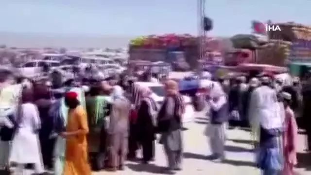 Pakistan, Taliban'ın kontrolündeki Afganistan sınırını yeniden açtı
