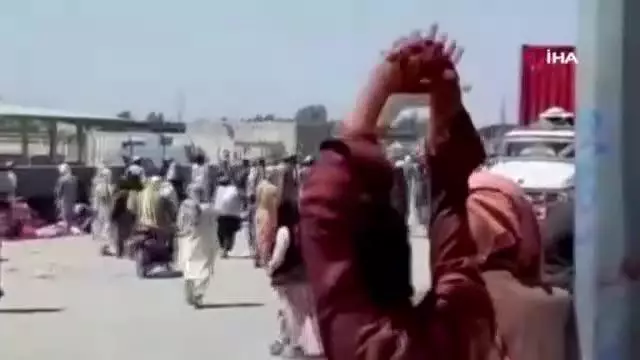 Pakistan, Taliban'ın kontrolündeki Afganistan sınırını yeniden açtı