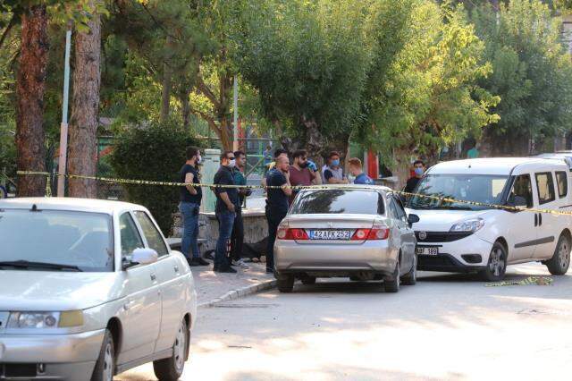 Polis memuru boşanma aşamasındaki eşi, kayınpederi ve kaynanasını öldürüp, intihar etti