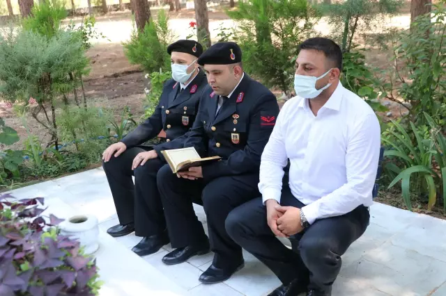 Son dakika haberi... Şehit başçavuş Ferhat Gedik'in mezarı başında Kuran-ı Kerim okundu