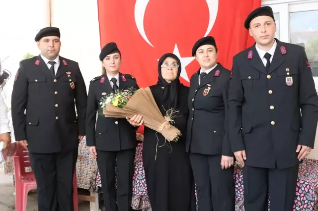 Son dakika haberi... Şehit başçavuş Ferhat Gedik'in mezarı başında Kuran-ı Kerim okundu