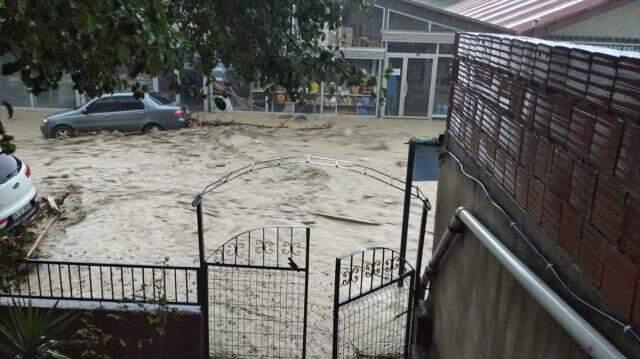 Son Dakika: Bir sel haberi de Sinop'tan! Su baskınları yaşandı, Ayancık ilçesinde bir fabrikada işçiler mahsur kaldı