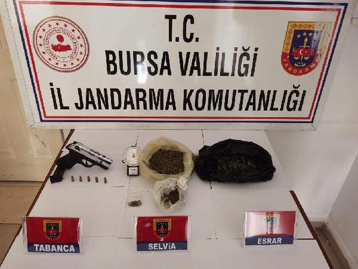 Uyuşturucu satışı yapan 3 kişi suçüstü yakalandı - Vimarsana News