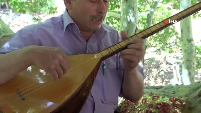 65 yaşındaki Halk Ozanı Eyyübi Todil, okuma azmi ile gençlere örnek oluyor