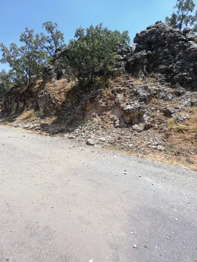 Adıyaman'da yol kenarında toprağa gömülü bulunan el üretimi patlayıcı imha edildi
