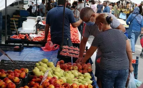 Bahçede kilosu 5 lira olan şeftali ve nektarin markette 18 lira