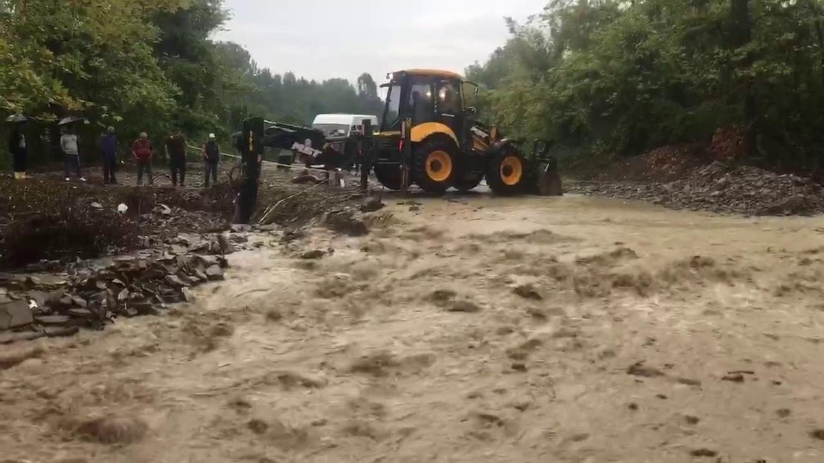 Dere yatağı taştı Bartın-Ulus karayolu ulaşıma kapandı - Vimarsana News