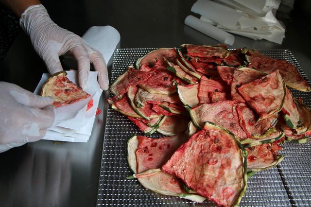 Devletten destek aldı, karpuzdan cips yapıp dünyaya pazarlamaya başladı Devletten destek aldı, karpuzdan cips yapıp dünyaya pazarlamaya başladı