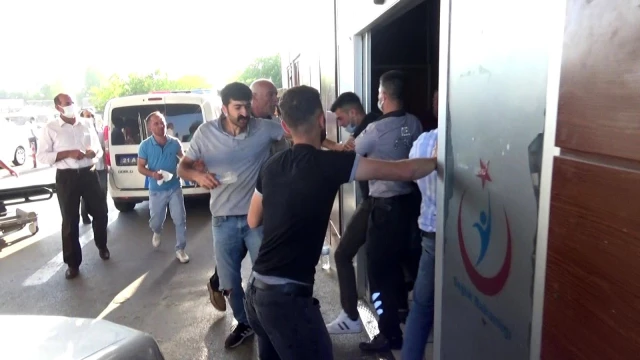 Diyarbakır'da 6 kişinin yaralandığı liste kavgası hastane acilinde devam etti