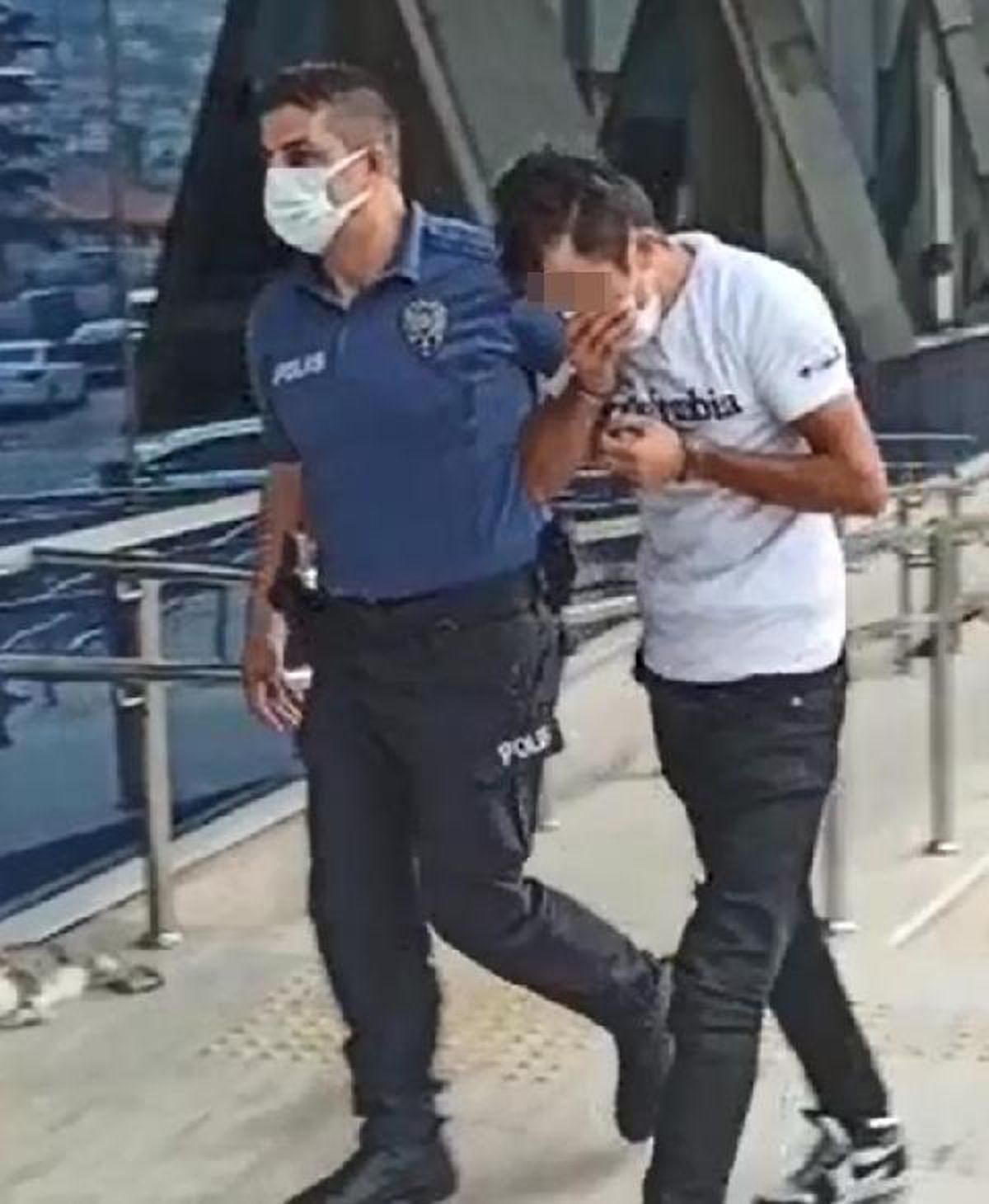 KENDİSİNİ TATMİN ETMEYE ÇALIŞINCA MAHALLELİ TARAFINDAN DÖVÜLDÜ