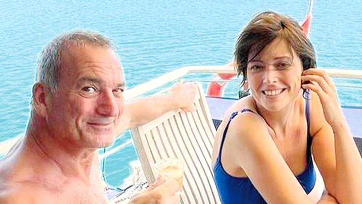 Kerem Görsev eşi ile tatilde