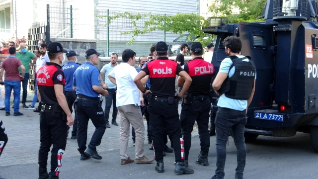 Diyarbakır'da 6 kişinin yaralandığı liste kavgası hastane acilinde devam etti