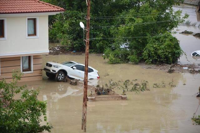 Son Dakika: Kastamonu'da bilanço ağırlaşıyor! Sel sularına kapılarak yaşamını yitirenlerin sayısı 4'e çıktı Son Dakika: Kastamonu'da bilanço ağırlaşıyor! Sel sularına kapılarak yaşamını yitirenlerin sayısı 4'e çıktı