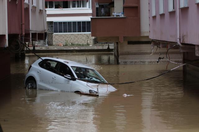 Son Dakika: Kastamonu'daki sel felaketinde bilanço ağırlaşıyor! Hayatını kaybedenlerin sayısı 9'a yükseldi