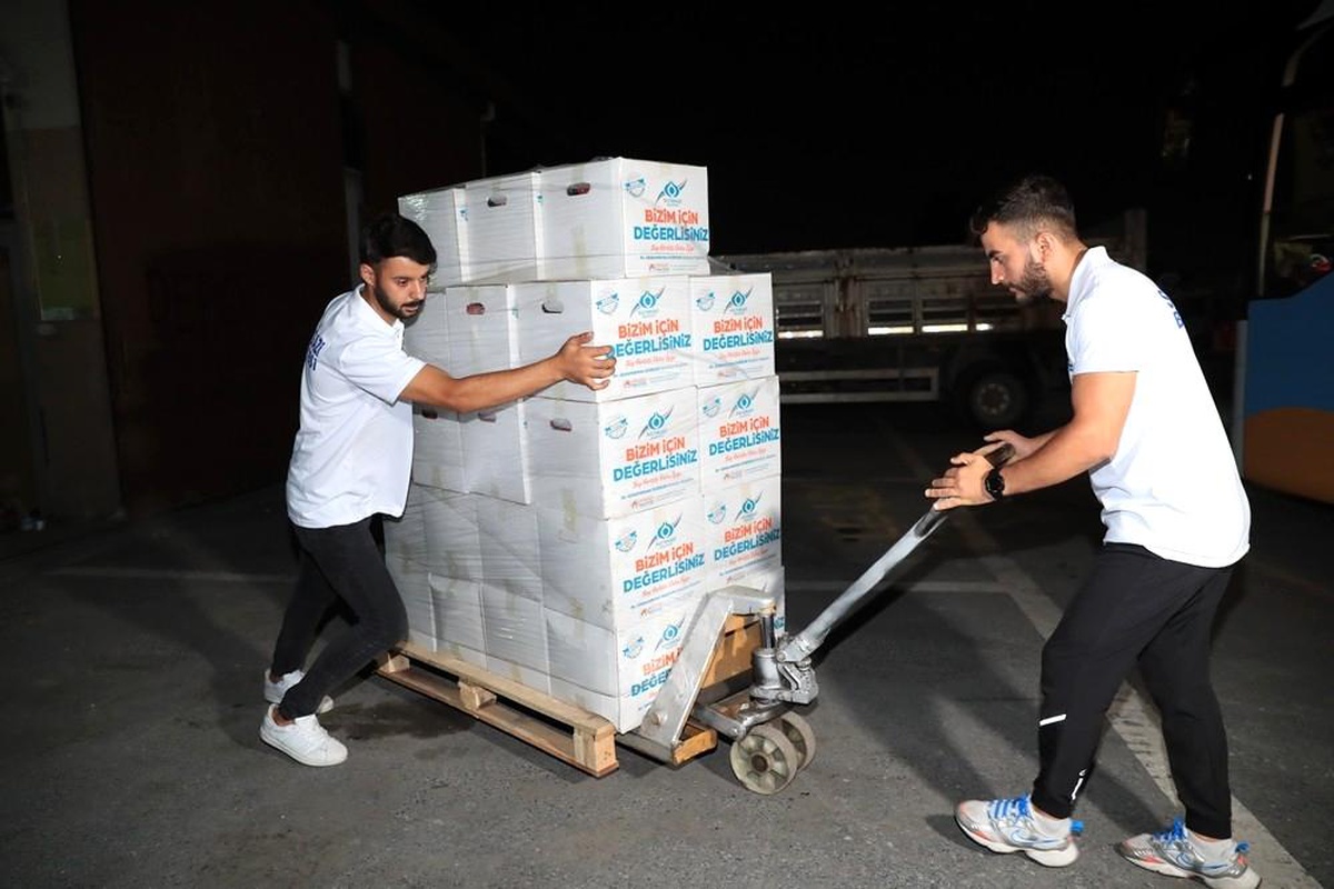 Sultangazi Belediyesi'nden sel bölgesine yardım eli