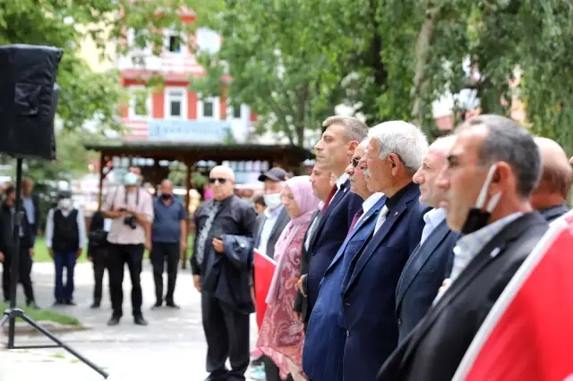 Yenilik Partisi Genel Lideri Başkanı Yılmaz'a davul-zurna ve meşaleli karşılama