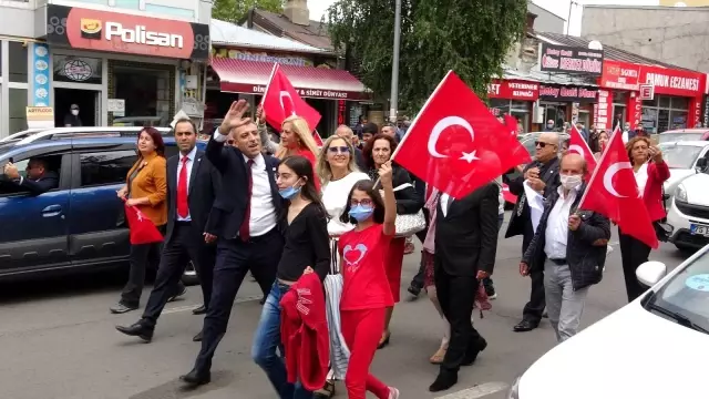 Yenilik Partisi Genel Lideri Başkanı Yılmaz'a davul-zurna ve meşaleli karşılama