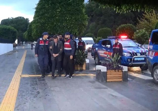 Ağır ceza mahkemesi hakimi, yargıladığı sanıkla içki masasında
