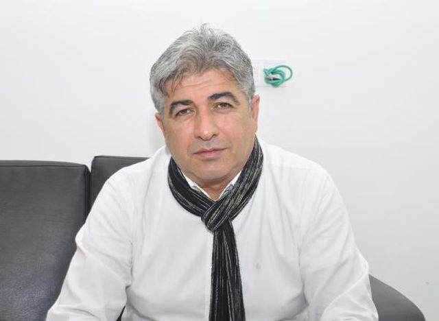 Skandal poz! Hakim, beraat kararı verdiği sanıkla eğlencenin dibine vurdu