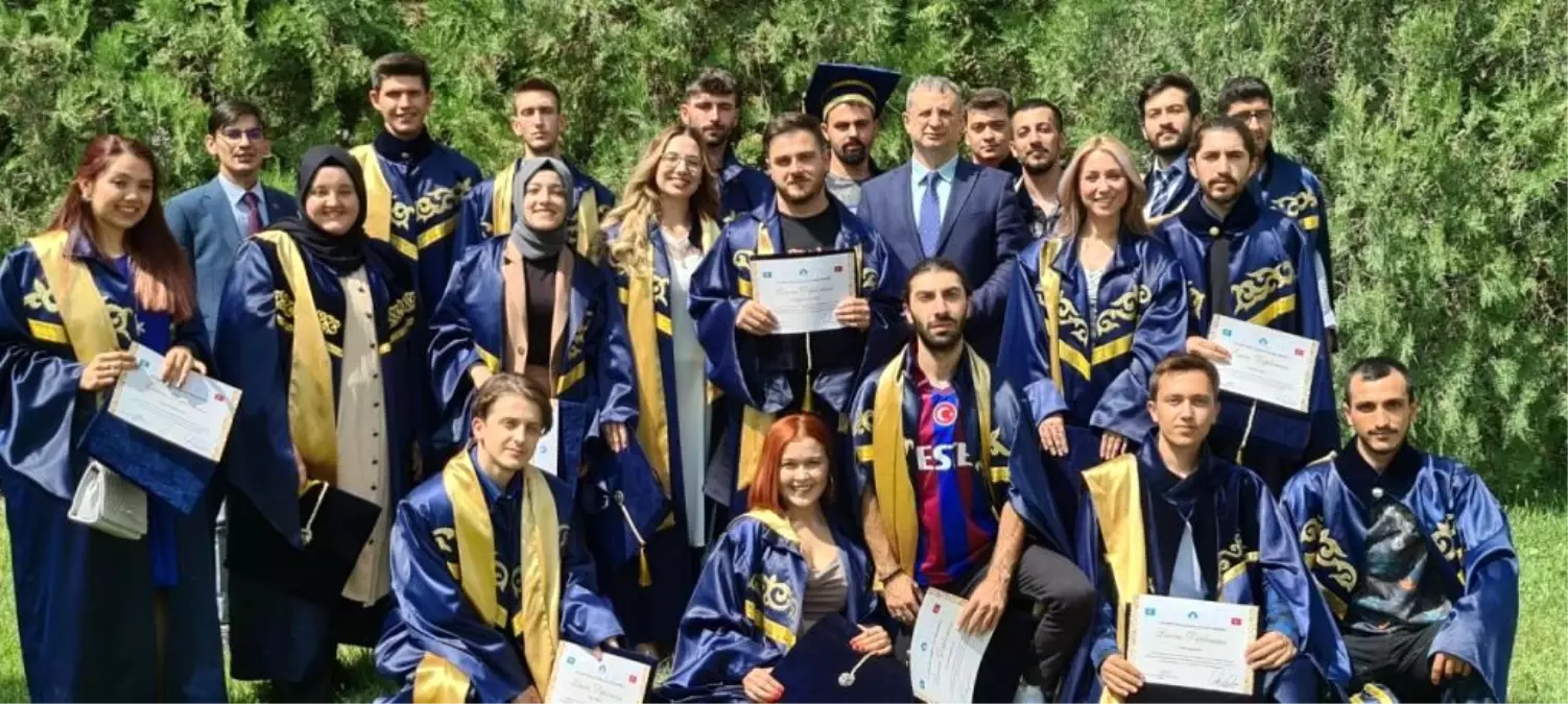 Ahmet Yesevi Üniversitesinde Diploma Töreni Düzenlendi