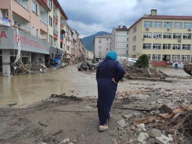 Bakan Soylu, selin yıktığı Bozkurt'ta konuştu: Gördüğüm en ağır sel felaketi, Dereli'deki felaketin 5 misli Bakan Soylu, selin yıktığı Bozkurt'ta konuştu: Gördüğüm en ağır sel felaketi, Dereli'deki felaketin 5 misli