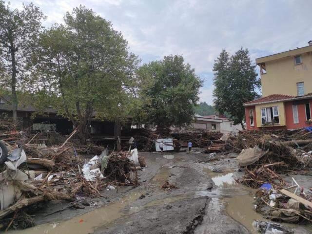 Bakan Soylu, selin yıktığı Bozkurt'ta konuştu: Gördüğüm en ağır sel felaketi, Dereli'deki felaketin 5 misli Bakan Soylu, selin yıktığı Bozkurt'ta konuştu: Gördüğüm en ağır sel felaketi, Dereli'deki felaketin 5 misli