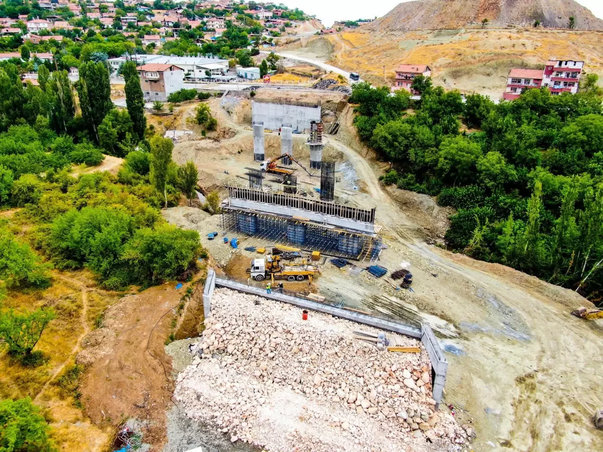 Başkan Gürkan, Hanımınçiftliği-Taştepe Viyadüğünde çalışmalarını inceledi