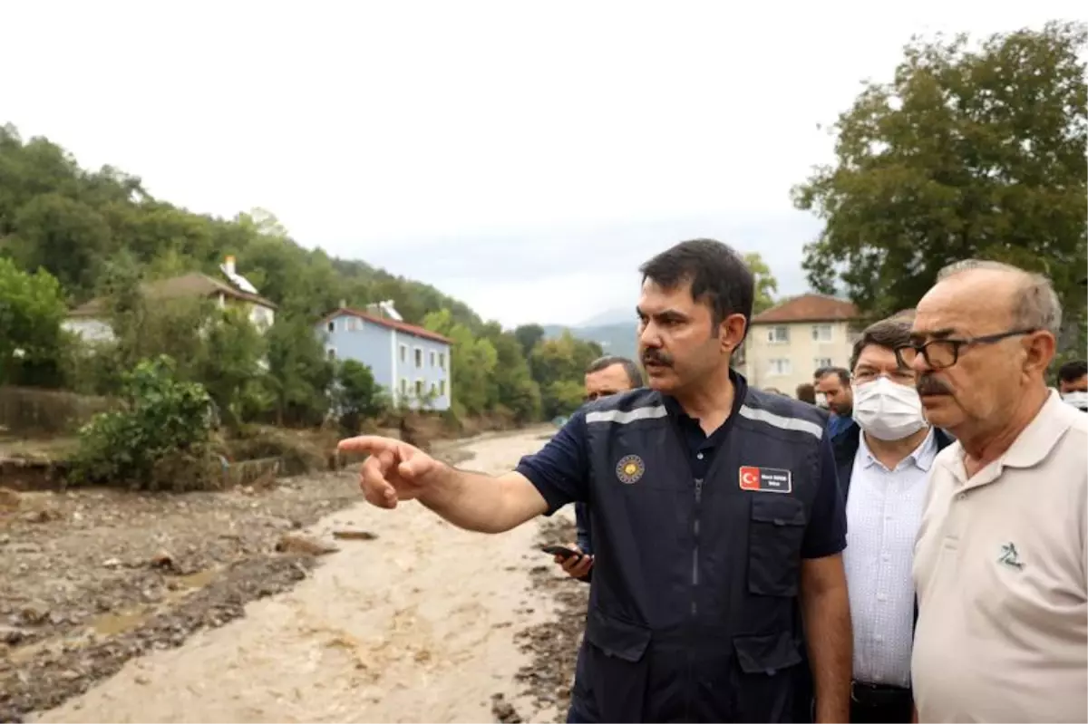 Çevre ve Şehircilik Bakanı Kurum, sel felaketinden etkilenen Bartın'da incelemelerde bulundu
