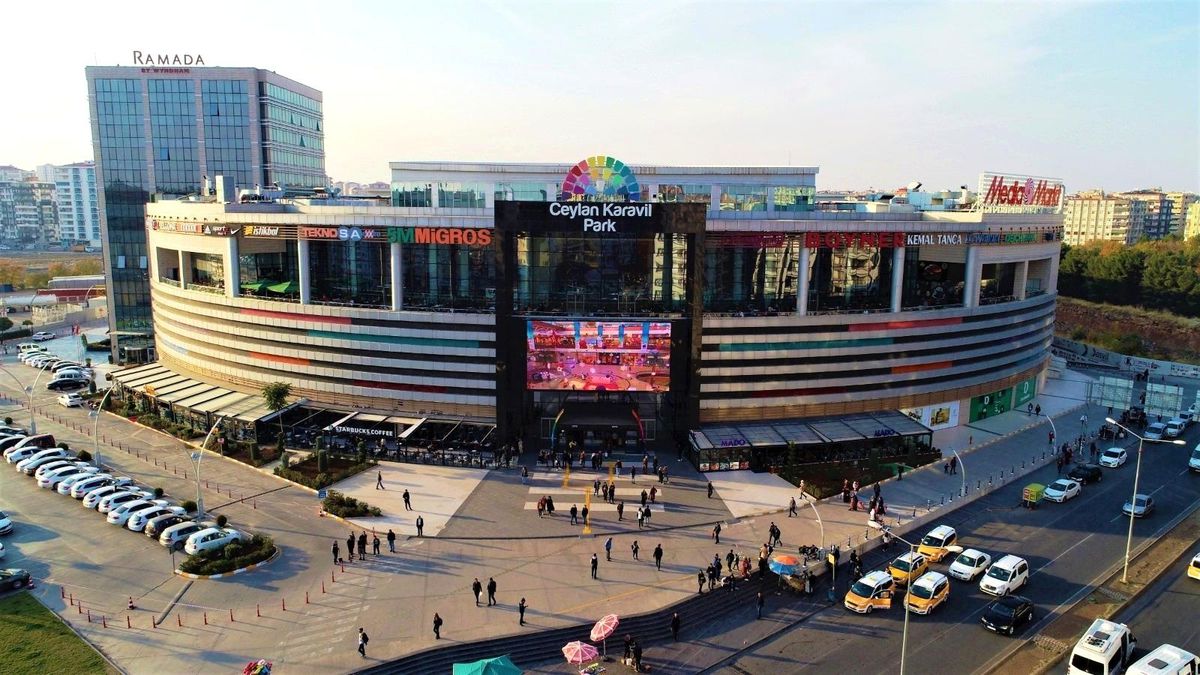 Ceylan Karavil Park'ta akvaryuma yoğun ilgi