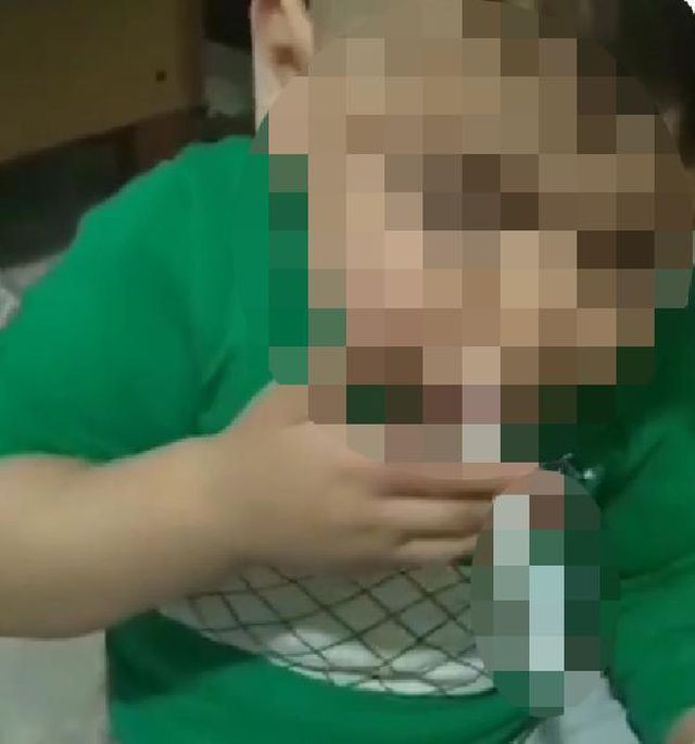 Çocuğuna sigara içirip ölmesi için ilaç veren anne tahliye edildi