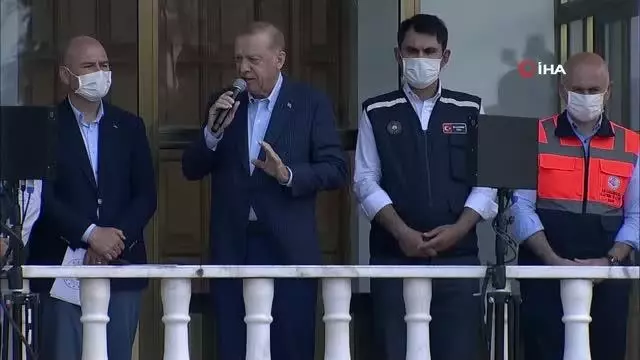 Cumhurbaşkanı Erdoğan: "Ülkemizin kutlu yürüyüşünü baskıyla, terörle, tuzakla, kumpasla engelleyemeyenler son günlerde kin ve nefret siyasetiyle bizi...