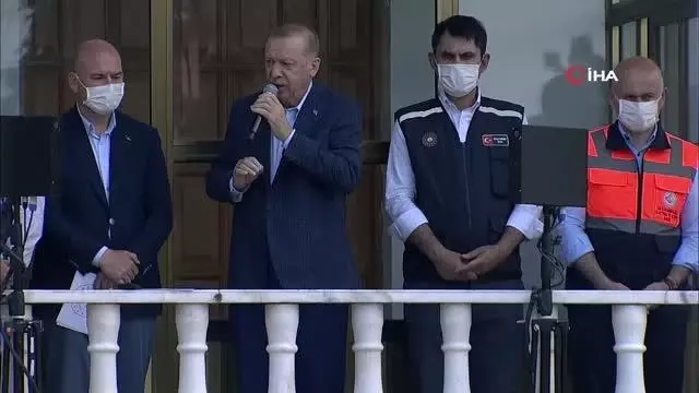 Cumhurbaşkanı Erdoğan: "Ülkemizin kutlu yürüyüşünü baskıyla, terörle, tuzakla, kumpasla engelleyemeyenler son günlerde kin ve nefret siyasetiyle bizi...