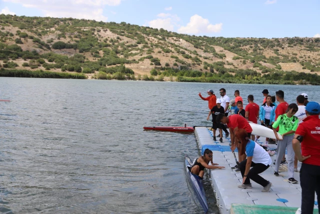 Eskişehir'de başlayan Durgunsu Kano Türkiye Şampiyonası'nın birinci günü tamamlandı