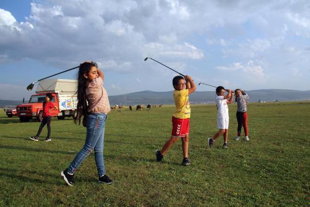 GOLFÇÜ ÇOBAN KIZLAR