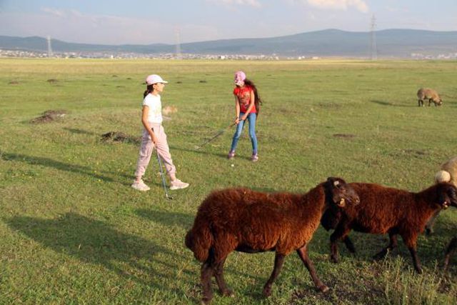 GOLFÇÜ ÇOBAN KIZLAR