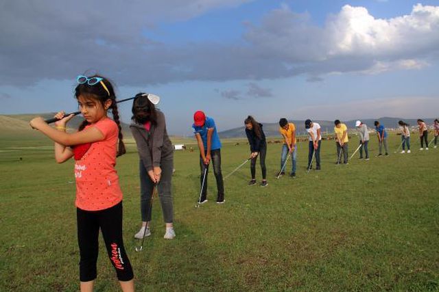 GOLFÇÜ ÇOBAN KIZLAR