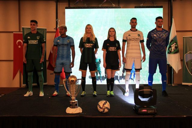 kocaelispor un yeni sezon formasi tanitildi 13 14330091 o