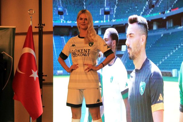 kocaelispor un yeni sezon formasi tanitildi 14 14330091 o