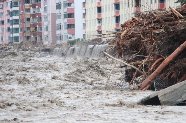 Son Dakika: Karadeniz'deki sel felaketinde can kaybı 31'e yükseldi