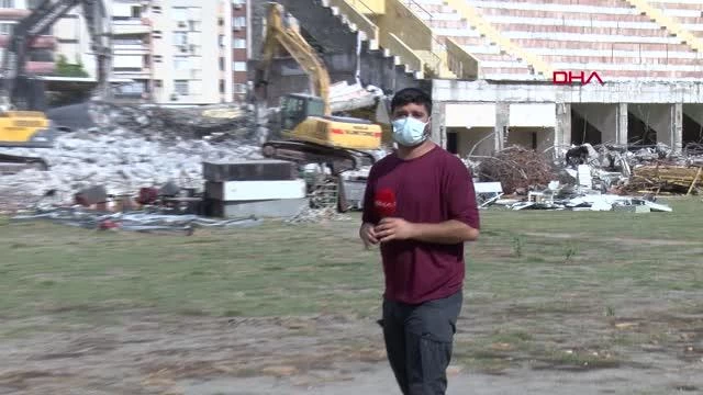 SPOR Adana'nın futbol emektarları, yıkımı süren 5 Ocak Stadı'nı son kere gezdi