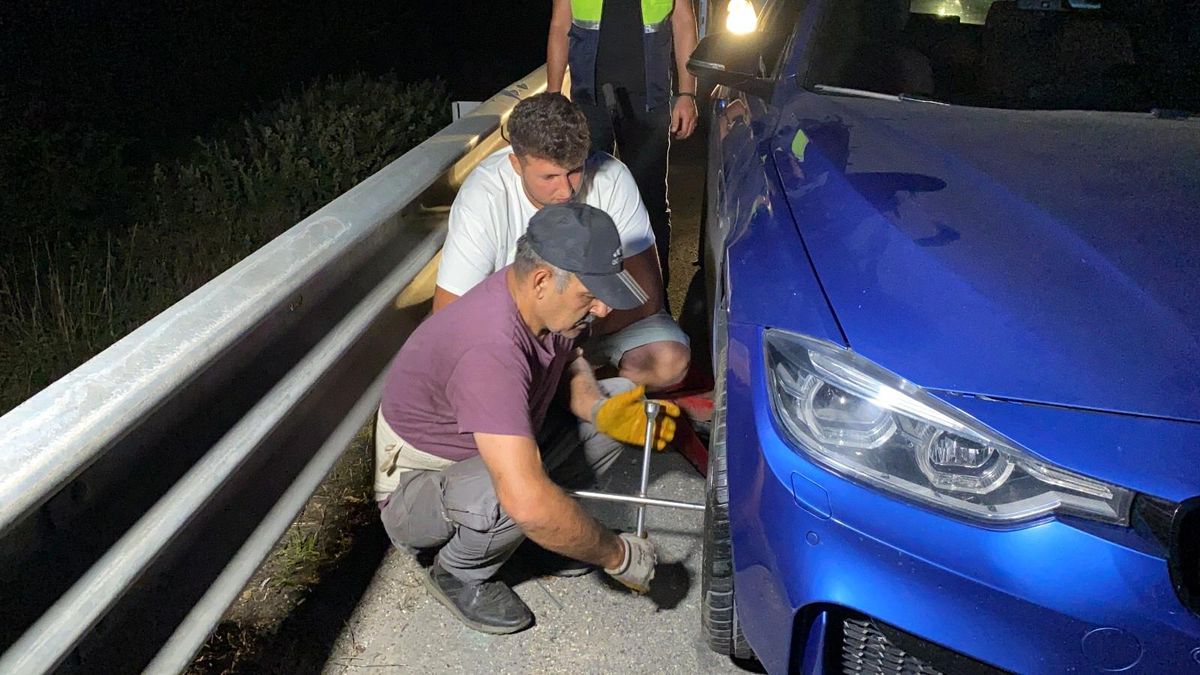 TEM'de esrarengiz olay! Tertemiz yolda 20 arabanın arka arkaya lastiği patladı