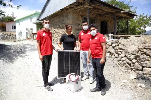 Yangından etkilenen afetzedelere güneş paneli sistemi dağıtıldı