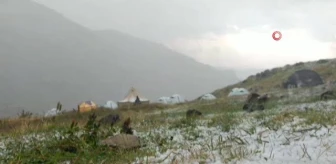 Yaylada kamp yapan dağcılara dolu süprizi